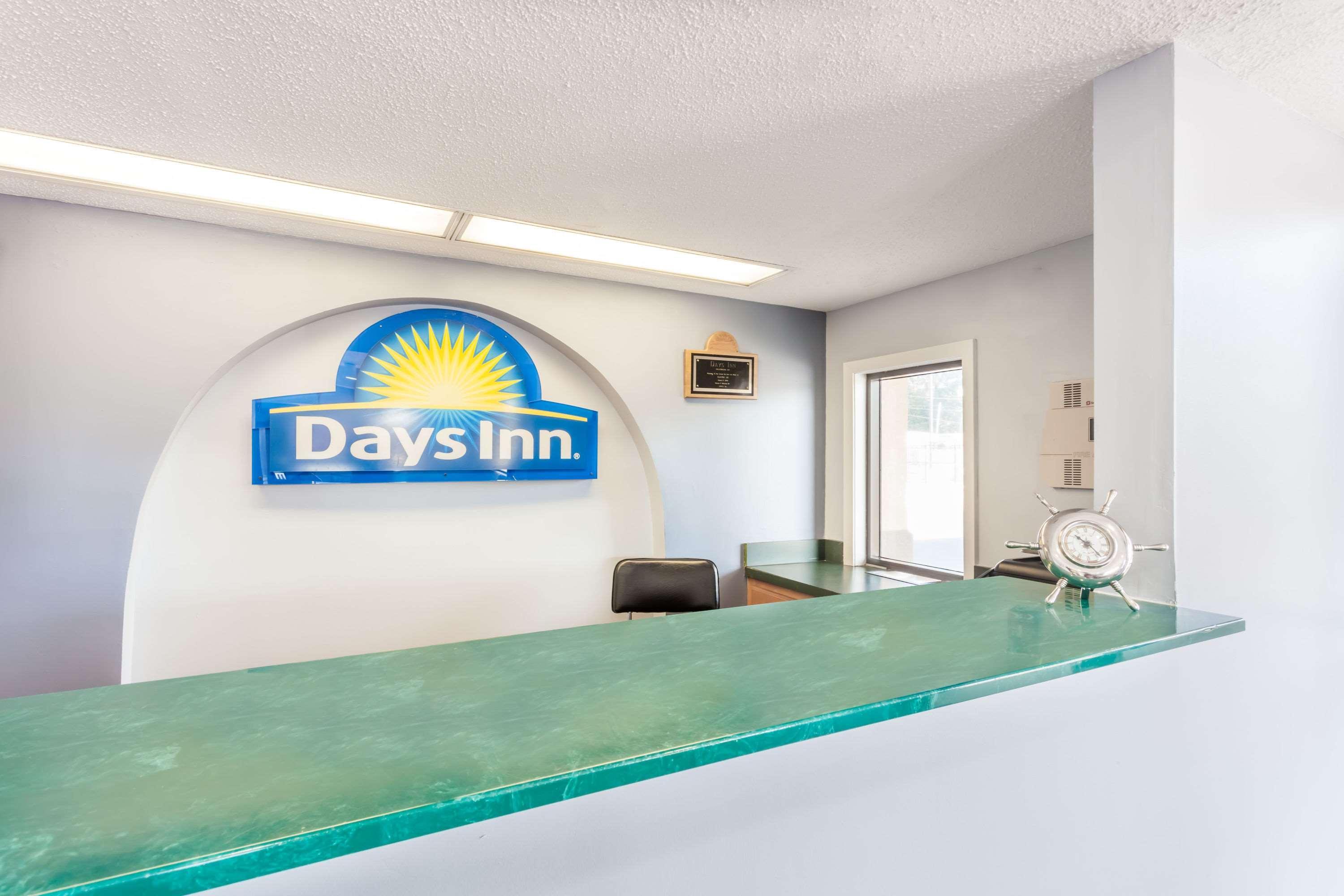 Days Inn By Wyndham Clinton Εξωτερικό φωτογραφία